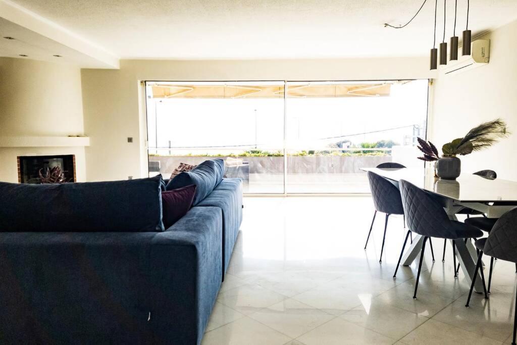 1, Kotzia Str. & Poseidonos Avenue, Alimos * Athens