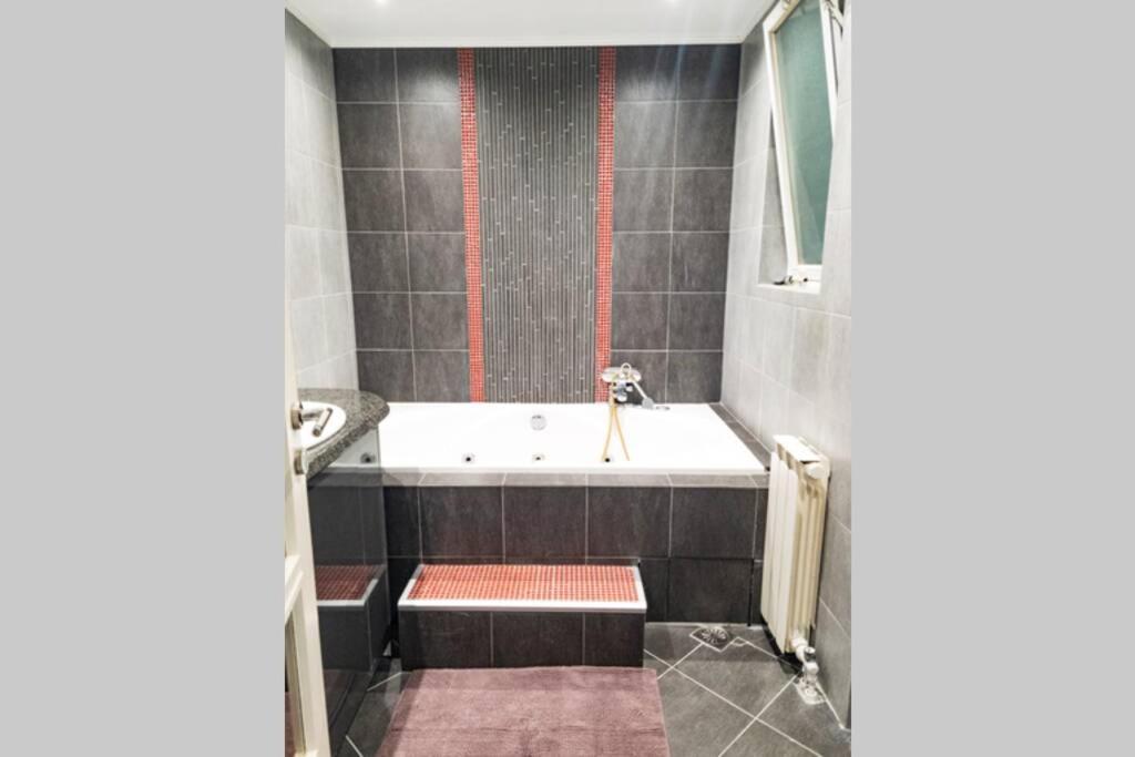 1, Kotzia Str. & Poseidonos Avenue, Alimos Apartment